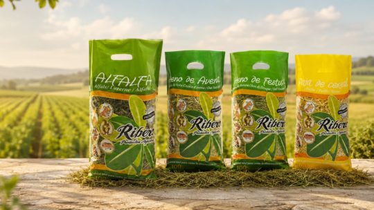 Heno natural de festuca, avena y alfalfa para conejos y roedores