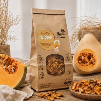 Imagem dos Chips de Alcachofra VEGETIX da Ribero, um alimento complementar vegetal que proporciona fibra, vitaminas, minerais e uma textura crocante à alimentação de coelhos e outros pequenos roedores. Abóbora desidratada VEGETIX para coelhos, porquinhos-da-índia, chinchilas e outros pequenos roedores